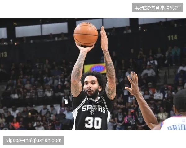 朱利安·尚帕尼成为马刺奇兵，他稳定的外线投射是球队为数不多的亮点